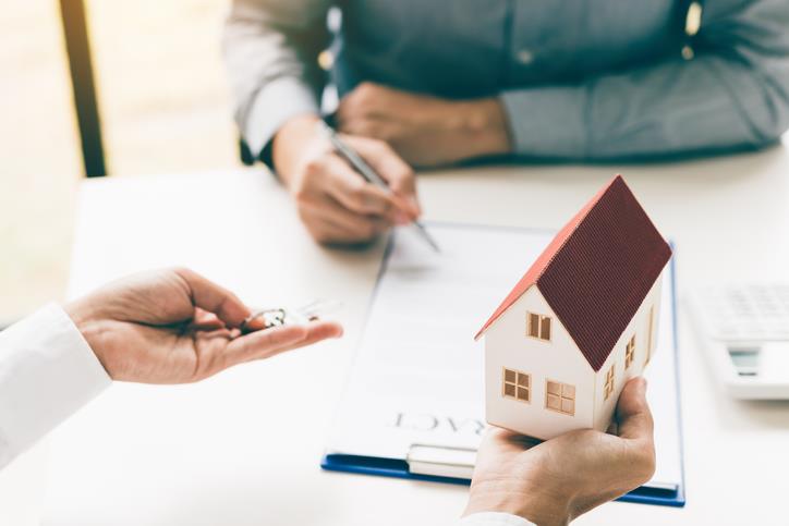 Man singing a mortgage loan